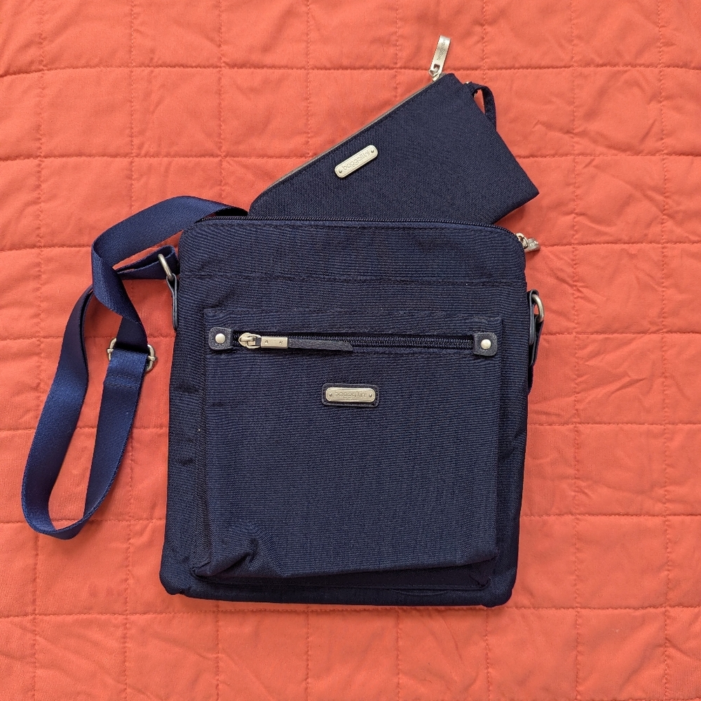 baggallini Go Bagg with RFID Phone Wristlet